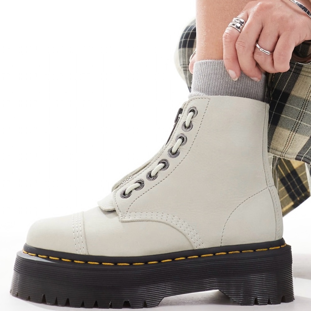 DR. MARTENS WHITE LEATHER PLATFORM BOOTS